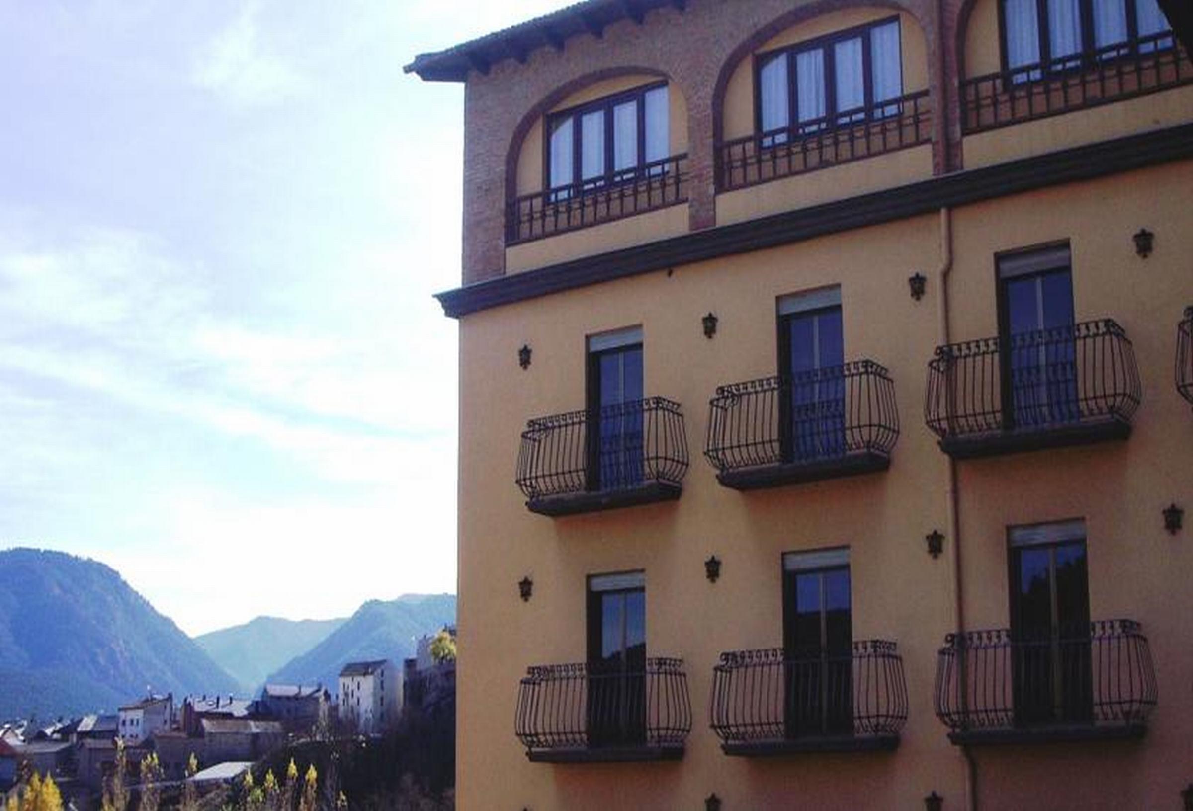 Hotel Bellavista Bellver De Cerdanya Bagian luar foto